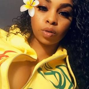 Meet your Posher, Sharmenette